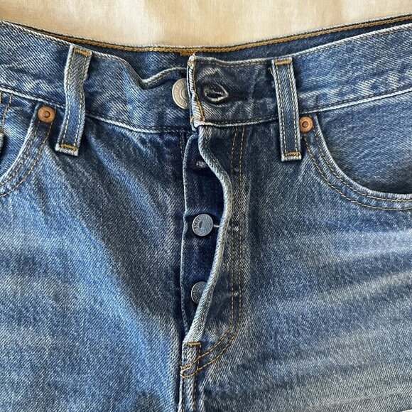 Levis Womens 501 Button Fly Cut Off Shorts Size W 27 Distressed Blue Demin - Picture 3 of 11